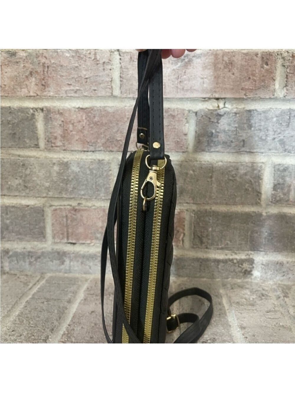 Stylish Black Crossbody Bag - Picture 5 of 9